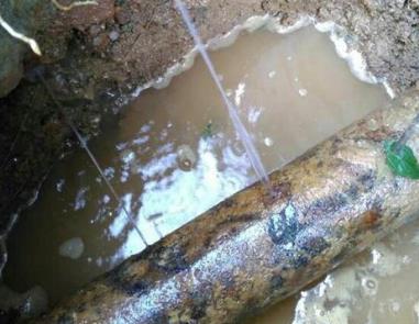 扎兰屯楼顶渗水维修公司分享下地暖漏水的原因及检测方法。